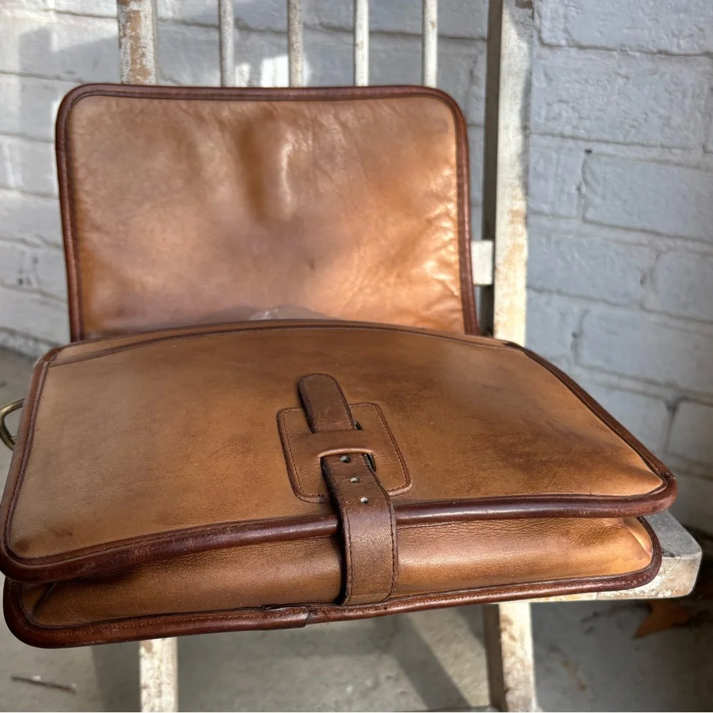 🌟Vintage 🌟COACH 70's TWO TONED Saddle/ buckle Courier Large